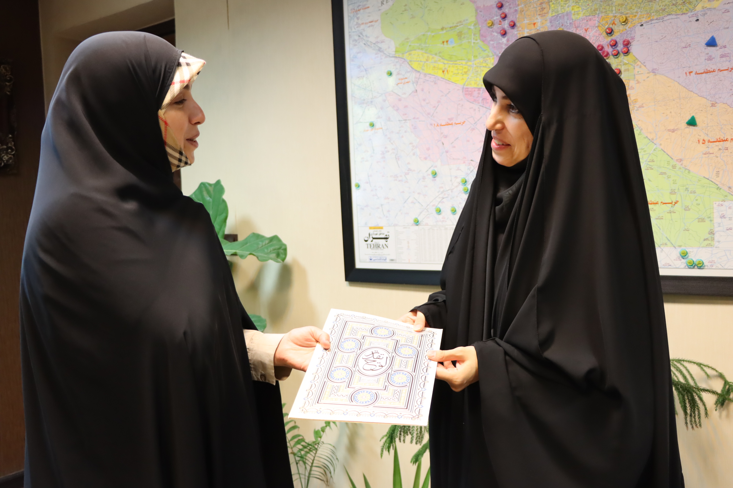 برگزاری مراسم تجلیل از همکاران  با حجاب برتر در اداره کانون استان تهران