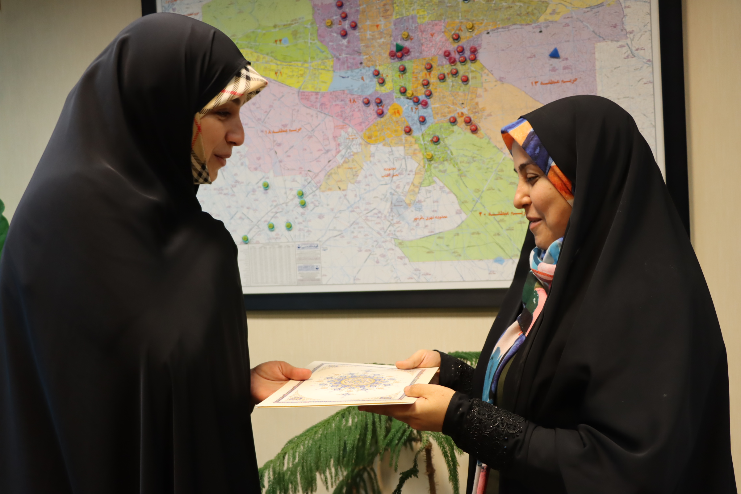 برگزاری مراسم تجلیل از همکاران  با حجاب برتر در اداره کانون استان تهران