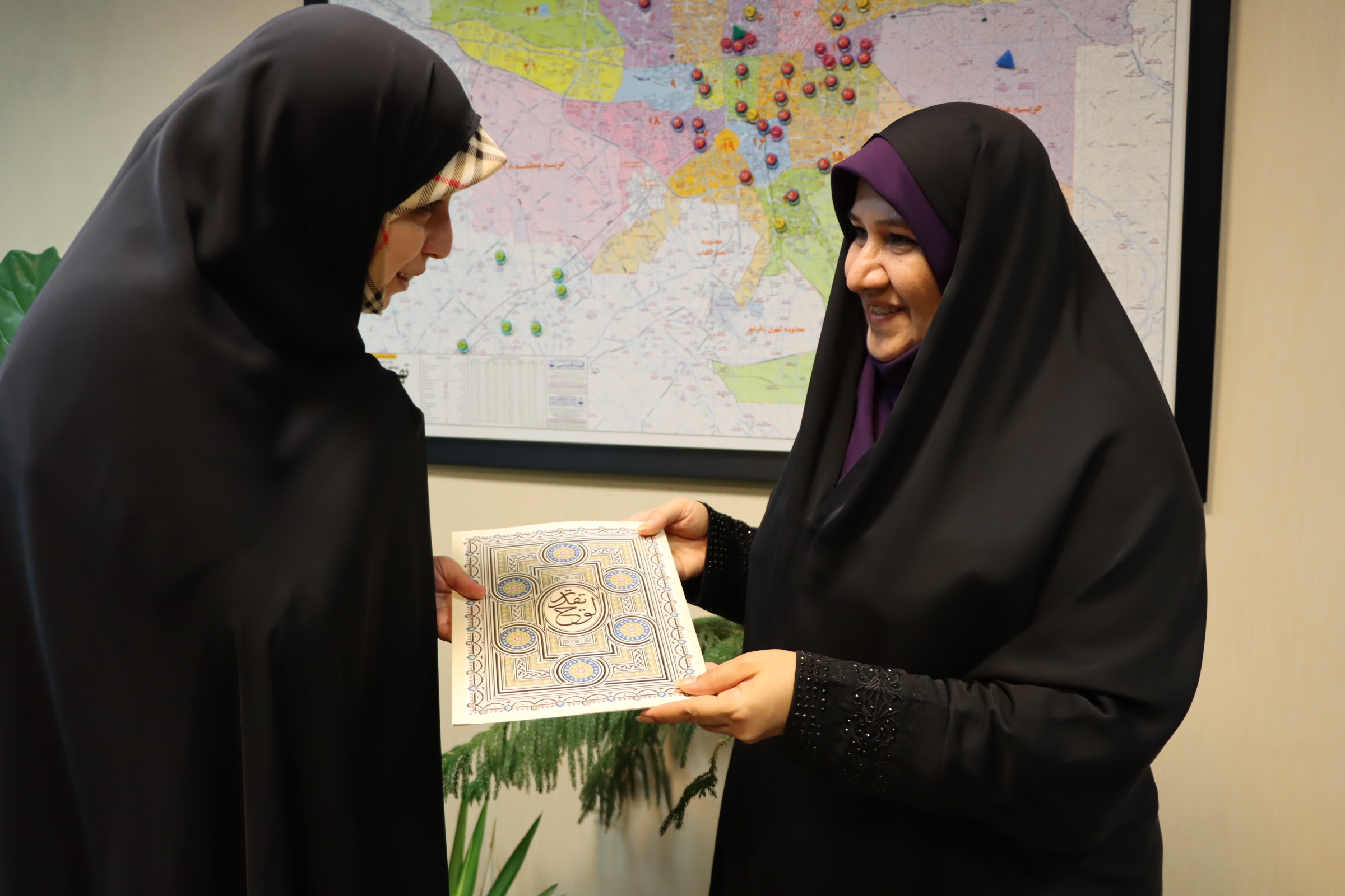 برگزاری مراسم تجلیل از همکاران  با حجاب برتر در اداره کانون استان تهران