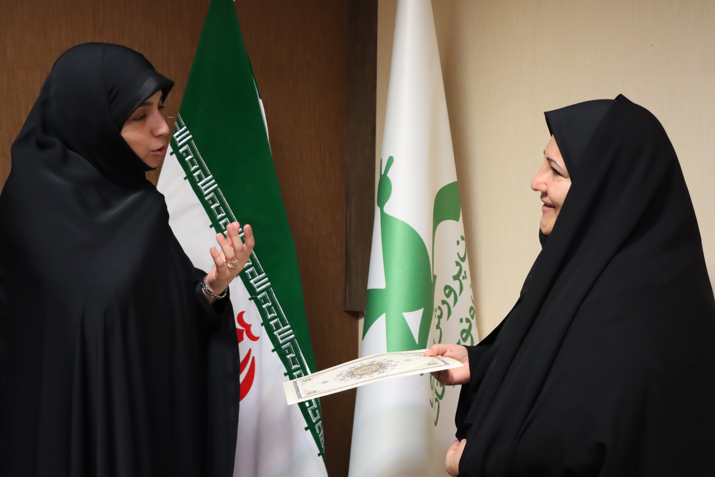 برگزاری مراسم تجلیل از همکاران  با حجاب برتر در اداره کانون استان تهران