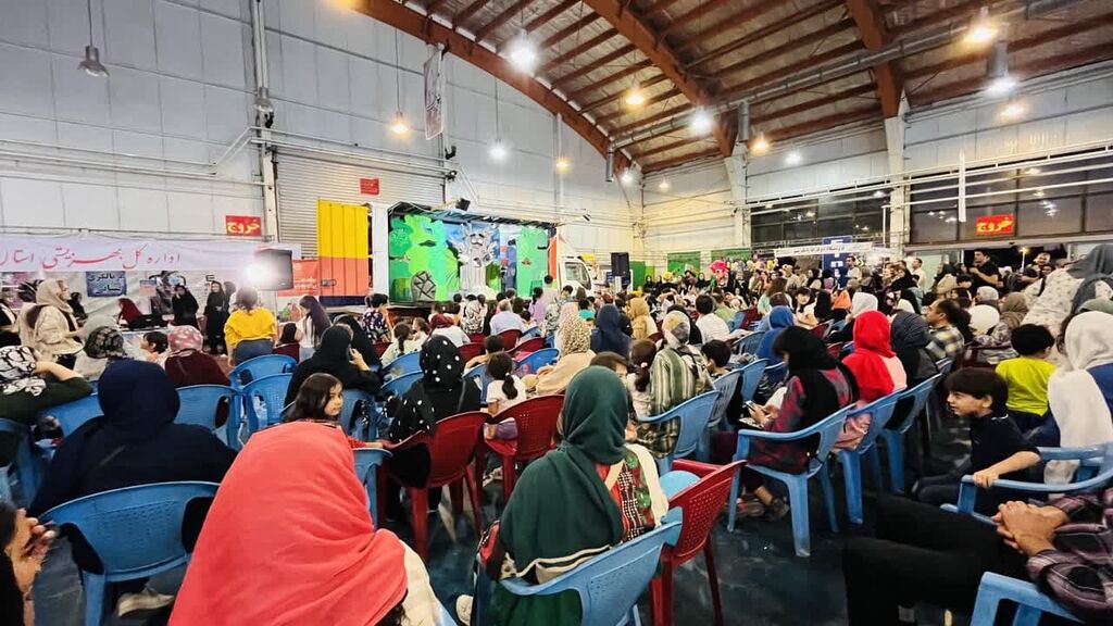 استقبال از نمایش درخت بخشنده  کانون قزوین در نمایشگاه «مادر، کودک و نوجوان»