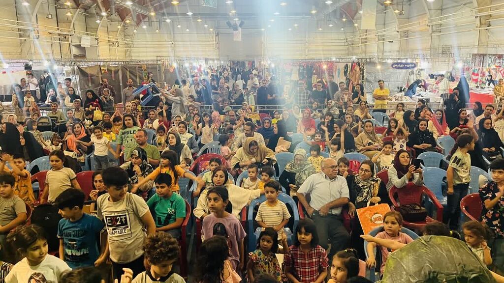 استقبال از نمایش درخت بخشنده  کانون قزوین در نمایشگاه «مادر، کودک و نوجوان»