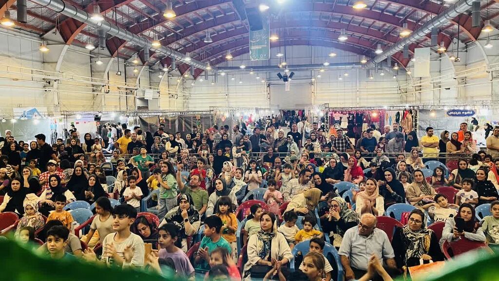 استقبال از نمایش درخت بخشنده  کانون قزوین در نمایشگاه «مادر، کودک و نوجوان»