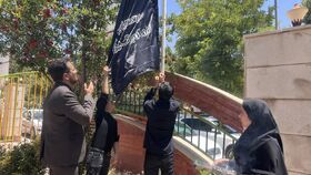 اهتزار پرچم میهمانان کوچک امام حسین ( ع ) در کرمانشاه
