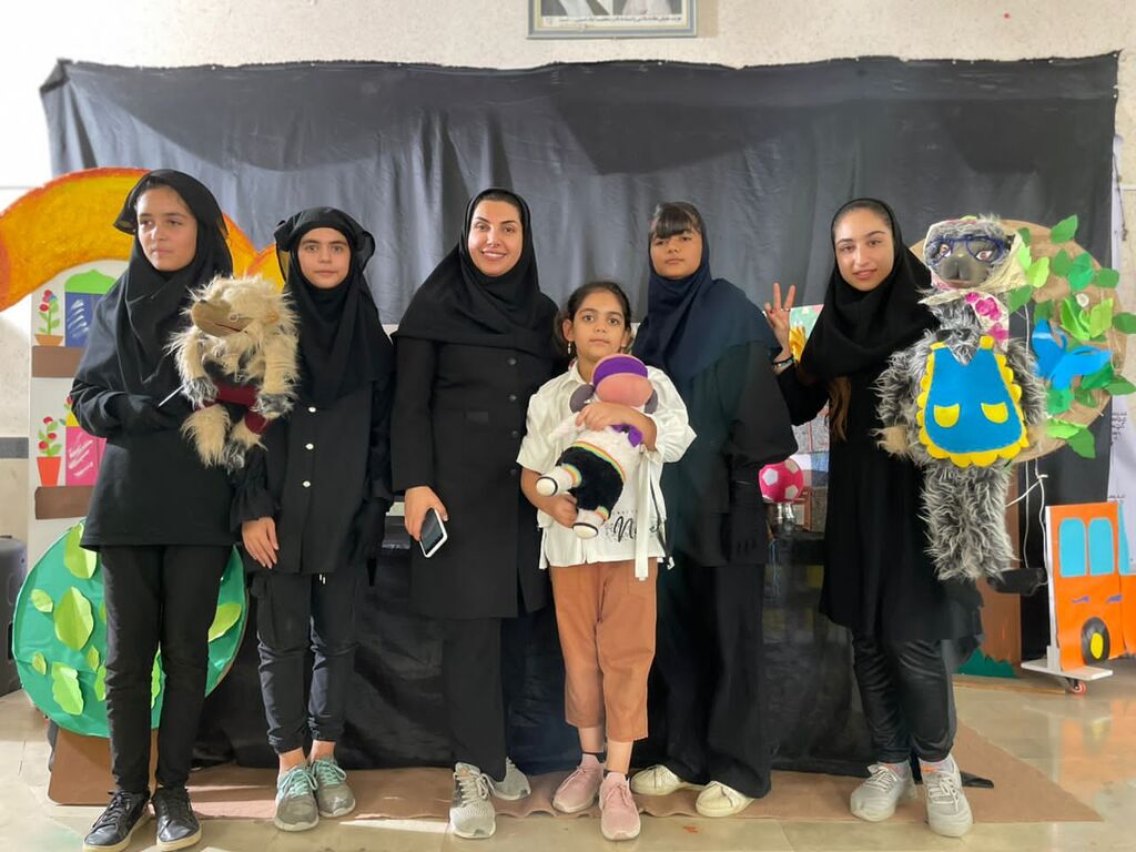 اجرای نمایش عروسکی «قول میدم بزرگ نشم» در منطقه کمترتوسعه یافته لبنان گچساران