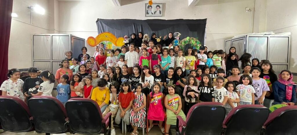 اجرای نمایش عروسکی «قول میدم بزرگ نشم» در منطقه کمترتوسعه یافته لبنان گچساران