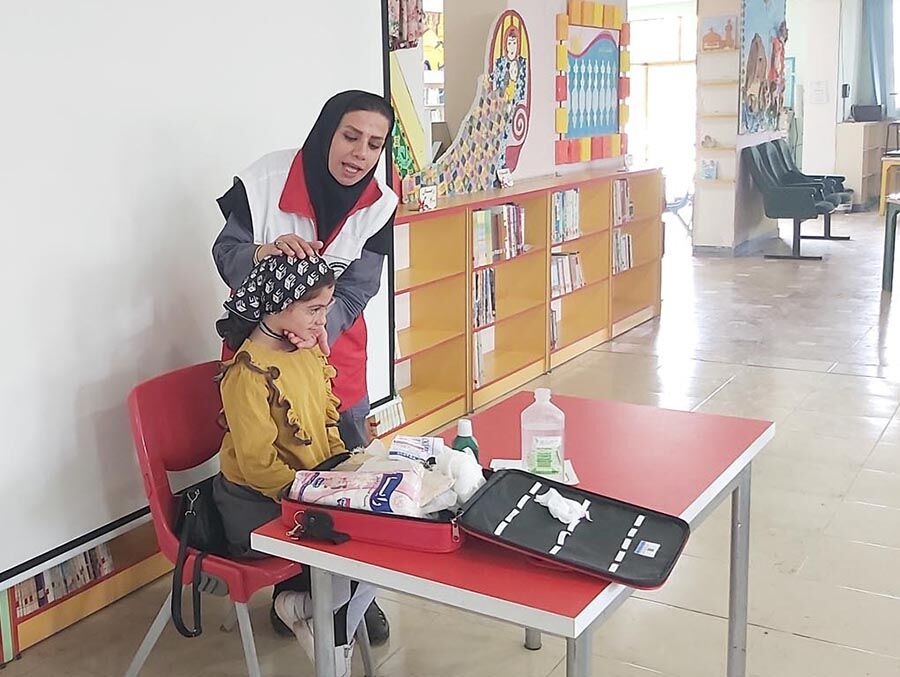 کارگاه آموزشی کمک‌های اولیه در مرکز شماره‌ی یک کانون پارس‌آباد برگزار شد