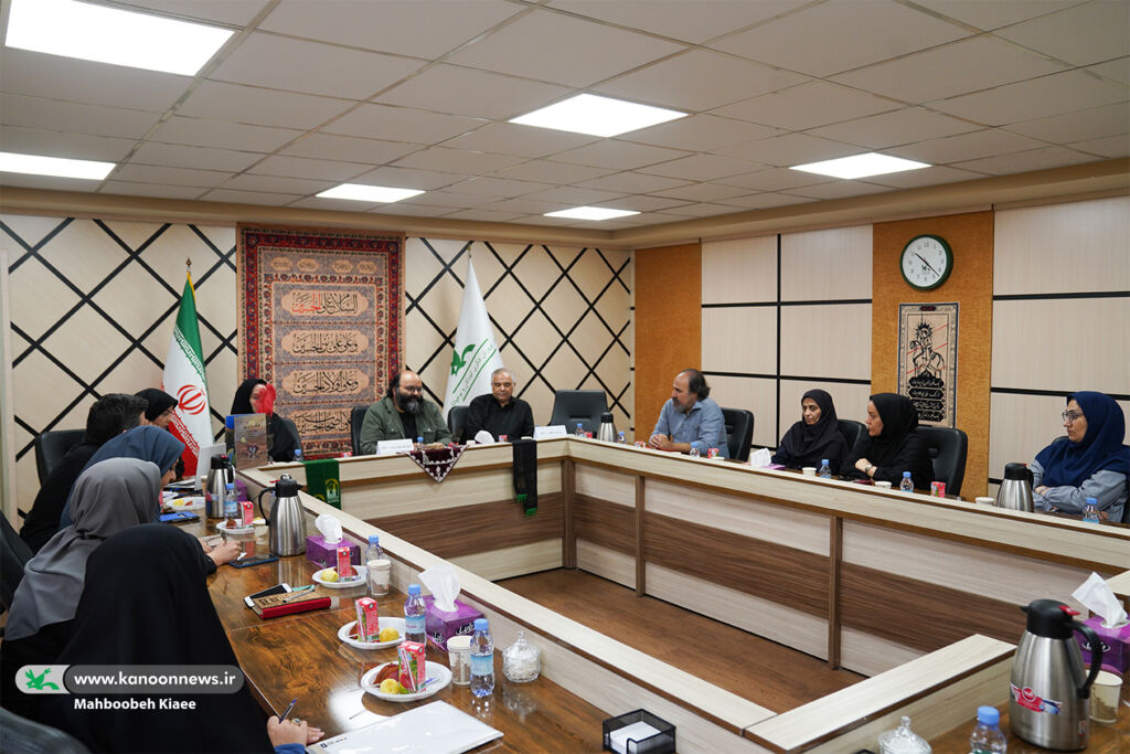 شعر؛ تاریخ تفکر و اندیشه ما را با مردم گره میزند