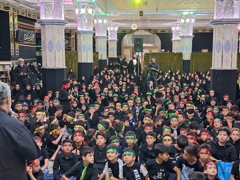 گردهمایی بزرگ کودکان عاشورایی در بیرجند مرکز استان خراسان جنوبی برگزار شد
