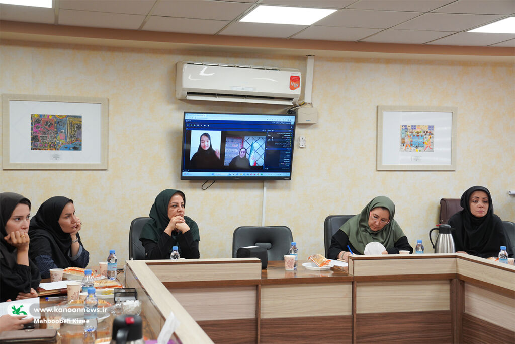 رونمایی از کتاب «اشک ماه»