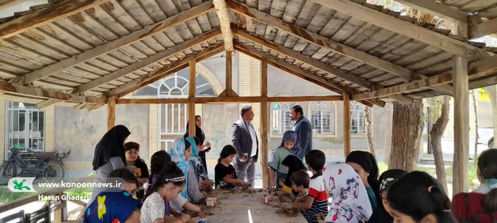 بررسی امکانات و تجهیزات مراکز فرهنگیهنری حوزهی زاهدان در جهت تسهیل شرایط موجود