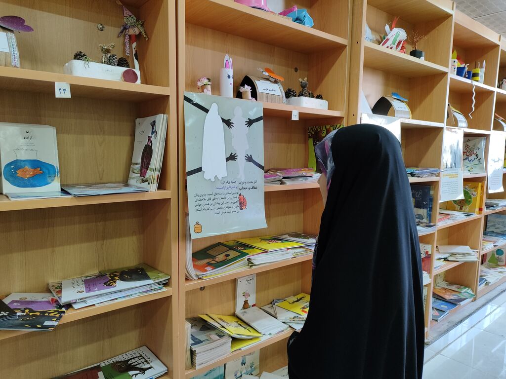 ایستگاه نقاشی "من و مادرم با حجاب زیباتریم " در مرکز فرهنگی هنر سیسخت