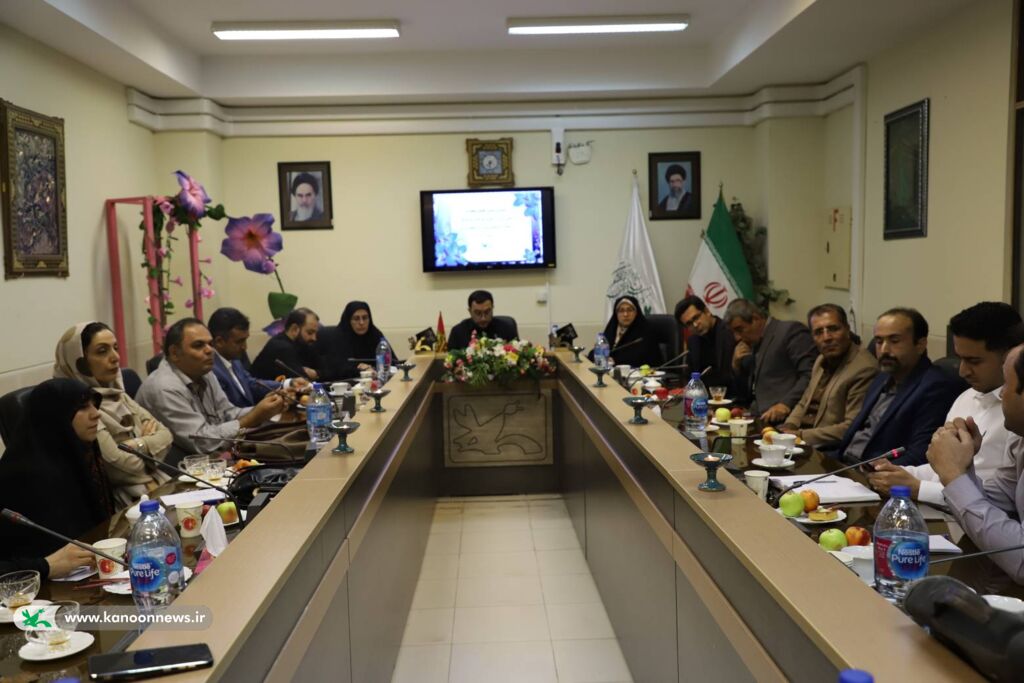 نشست مدیرعامل کانون با فعالان فرهنگی استان آذربایجانغربی