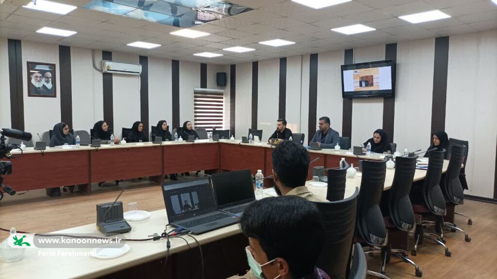 نشست تخصصی شعر متعهد در کانون سیستان و بلوچستان برگزار شد