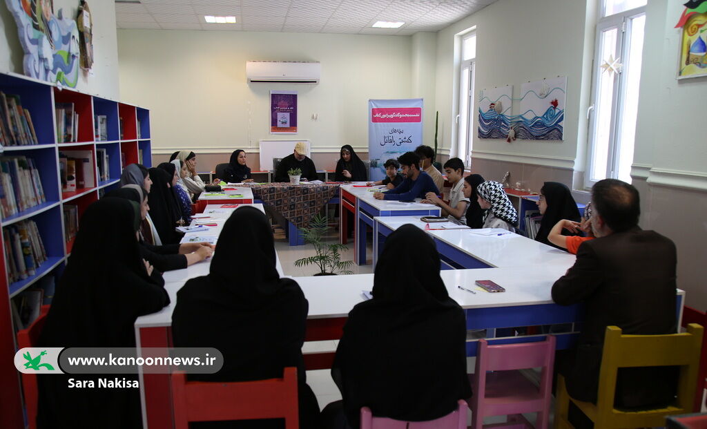 اعضا کانون استان بوشهر در حضور معاون فرهنگی کانون تمرین نقد کردند