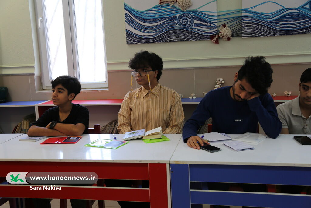 اعضا کانون استان بوشهر در حضور معاون فرهنگی کانون تمرین نقد کردند