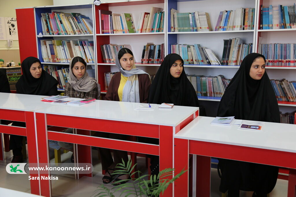 اعضا کانون استان بوشهر در حضور معاون فرهنگی کانون تمرین نقد کردند