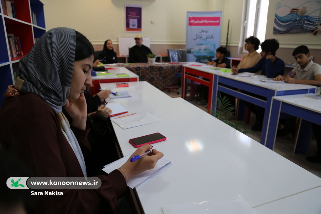 اعضا کانون استان بوشهر در حضور معاون فرهنگی کانون تمرین نقد کردند
