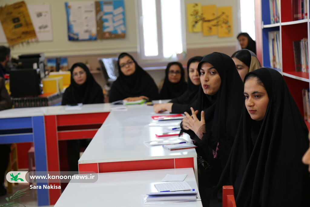 اعضا کانون استان بوشهر در حضور معاون فرهنگی کانون تمرین نقد کردند