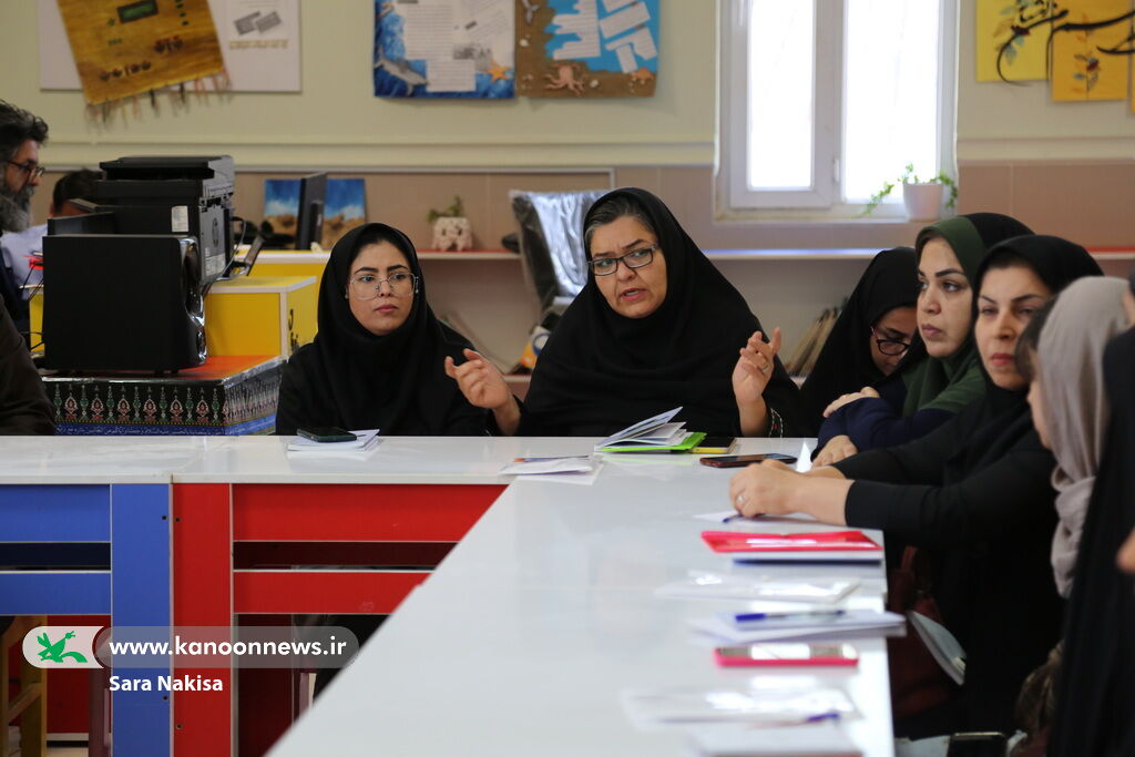 اعضا کانون استان بوشهر در حضور معاون فرهنگی کانون تمرین نقد کردند