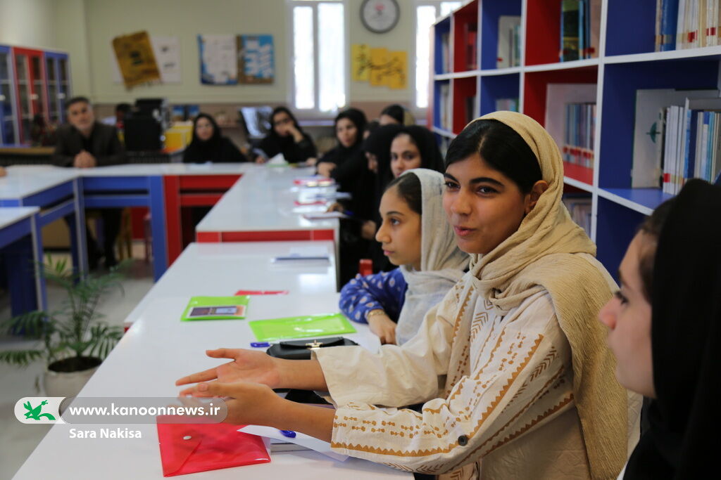 اعضا کانون استان بوشهر در حضور معاون فرهنگی کانون تمرین نقد کردند