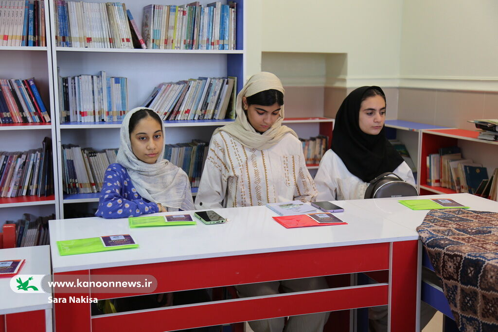 اعضا کانون استان بوشهر در حضور معاون فرهنگی کانون تمرین نقد کردند