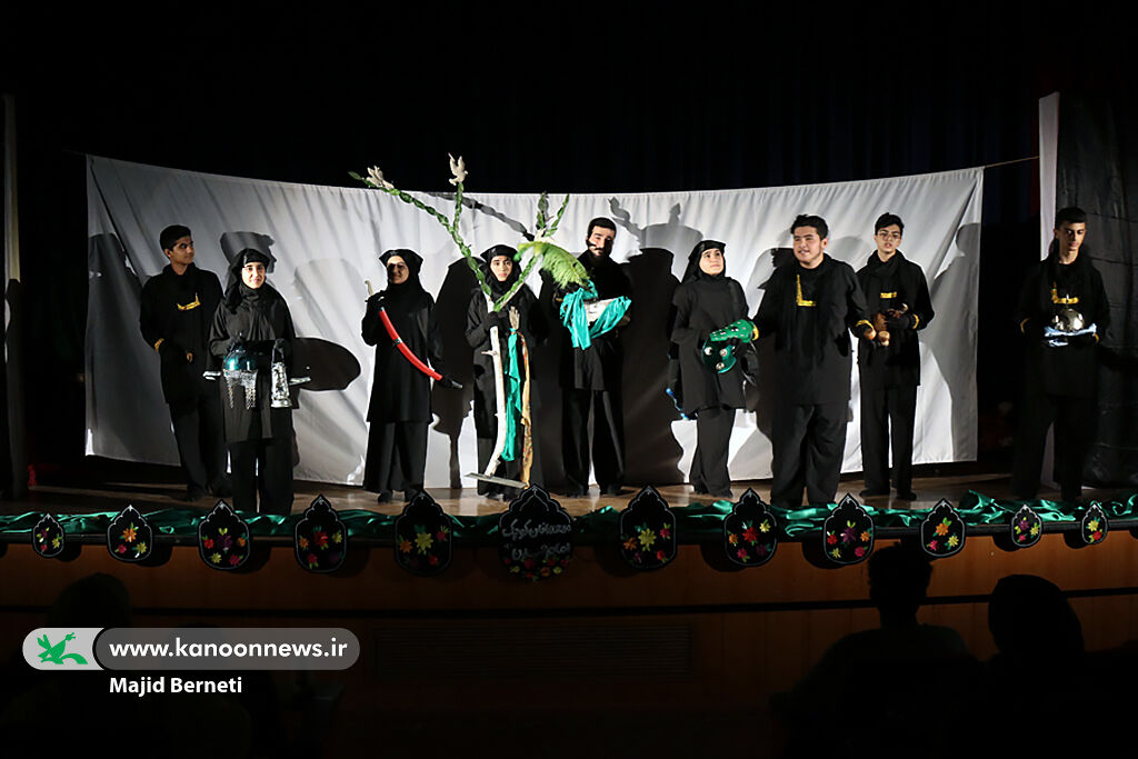  آخرین اجرای نمایش «سیب، تیر، تشنگی» با استقبال مخاطبان در ساری  پایان یافت