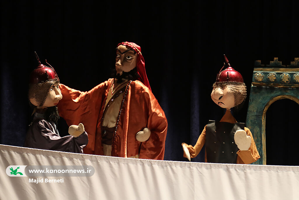  آخرین اجرای نمایش «سیب، تیر، تشنگی» با استقبال مخاطبان در ساری  پایان یافت