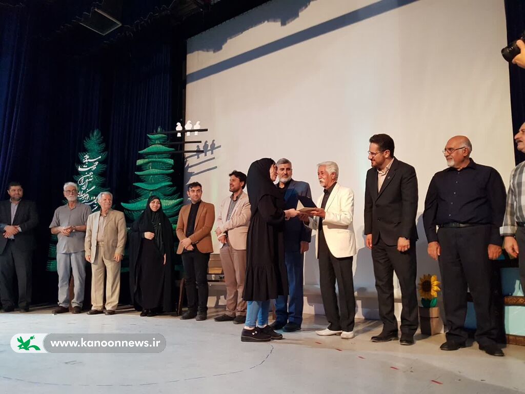 درخشش اعضای کانون استان قم در جمع برگزیدگان نخستین جشنواره منطقه‌ای شعر محبت 