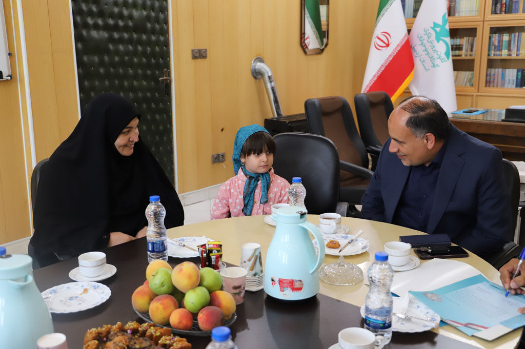 تقدیر از برگزاری نمایشگاه «آوای نقوش و کتیبه»/ مربی و دو عضو هنرمند کانون اردبیل تجلیل شدند