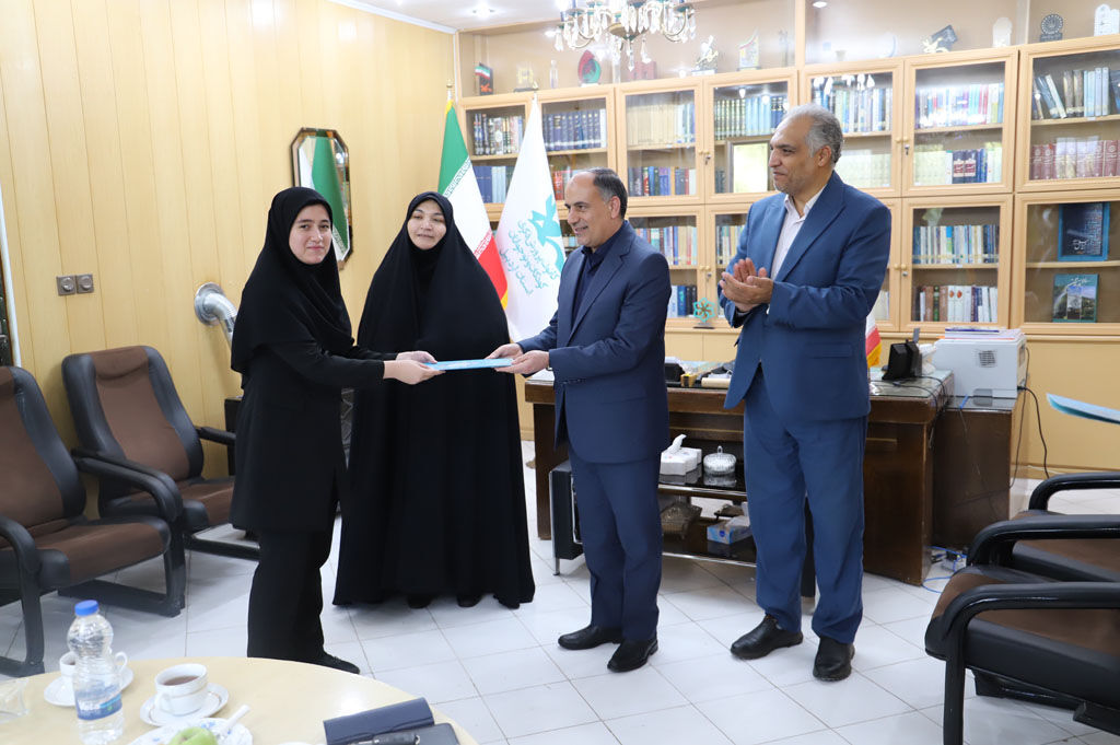 تقدیر از برگزاری نمایشگاه «آوای نقوش و کتیبه»/ مربی و دو عضو هنرمند کانون اردبیل تجلیل شدند