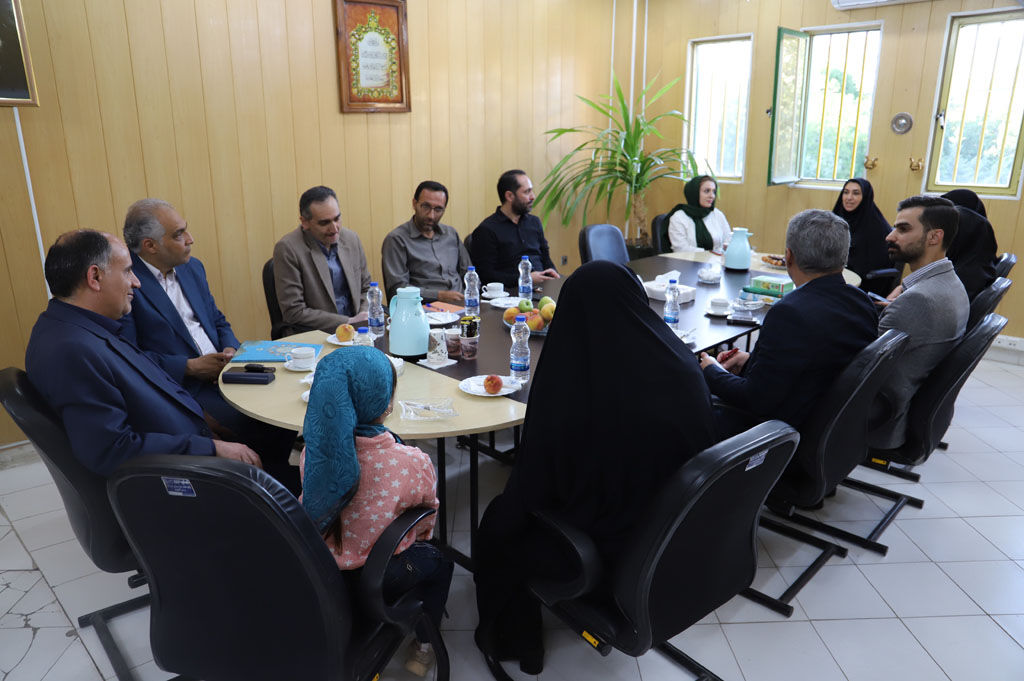 تقدیر از برگزاری نمایشگاه «آوای نقوش و کتیبه»/ مربی و دو عضو هنرمند کانون اردبیل تجلیل شدند