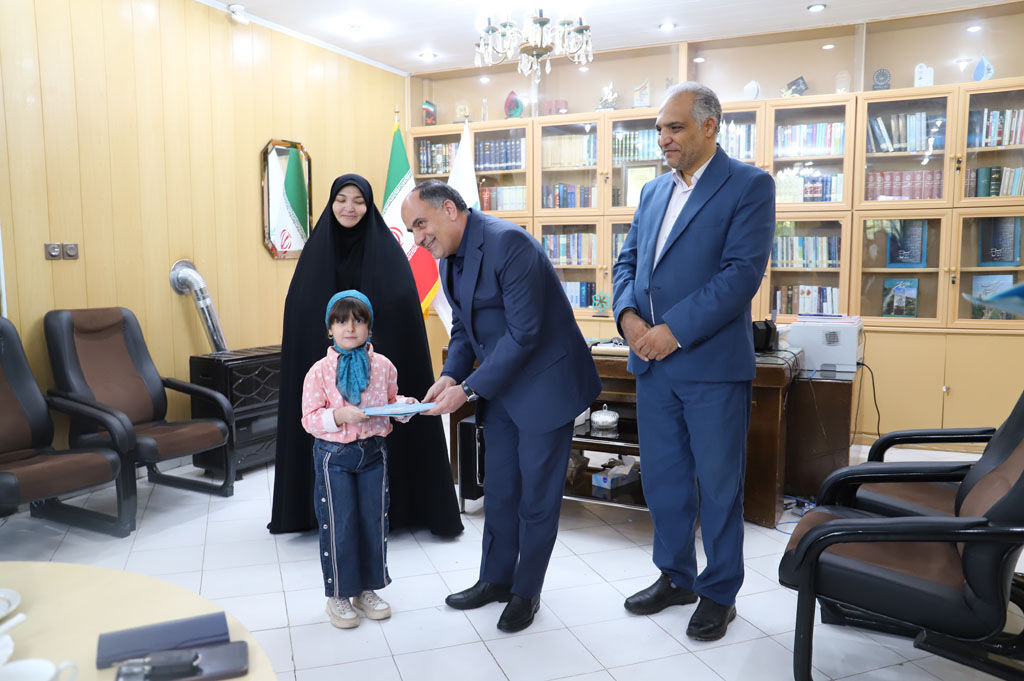 تقدیر از برگزاری نمایشگاه «آوای نقوش و کتیبه»/ مربی و دو عضو هنرمند کانون اردبیل تجلیل شدند