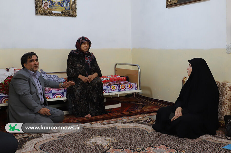 خانواده شهدا مکتب زینبی را عینیت بخشیدهاند