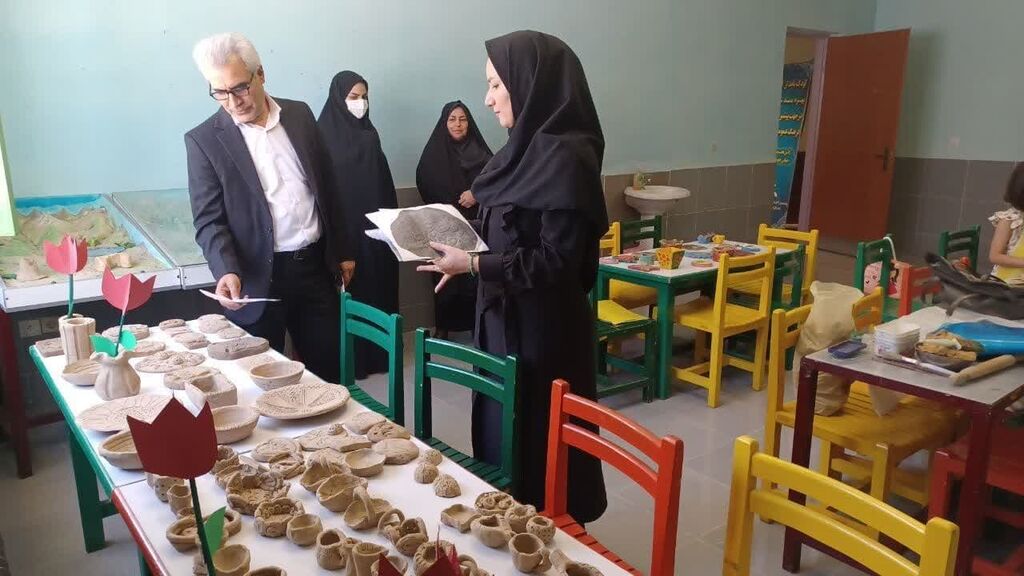 بازدید رئیس کمیته امداد امام خمینی (ره) تکاب از کانون پرورش فکری