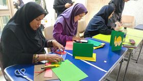 ساخت دست سازه‌های اهدایی به کودکان و نوجوانان زائر اربعین
