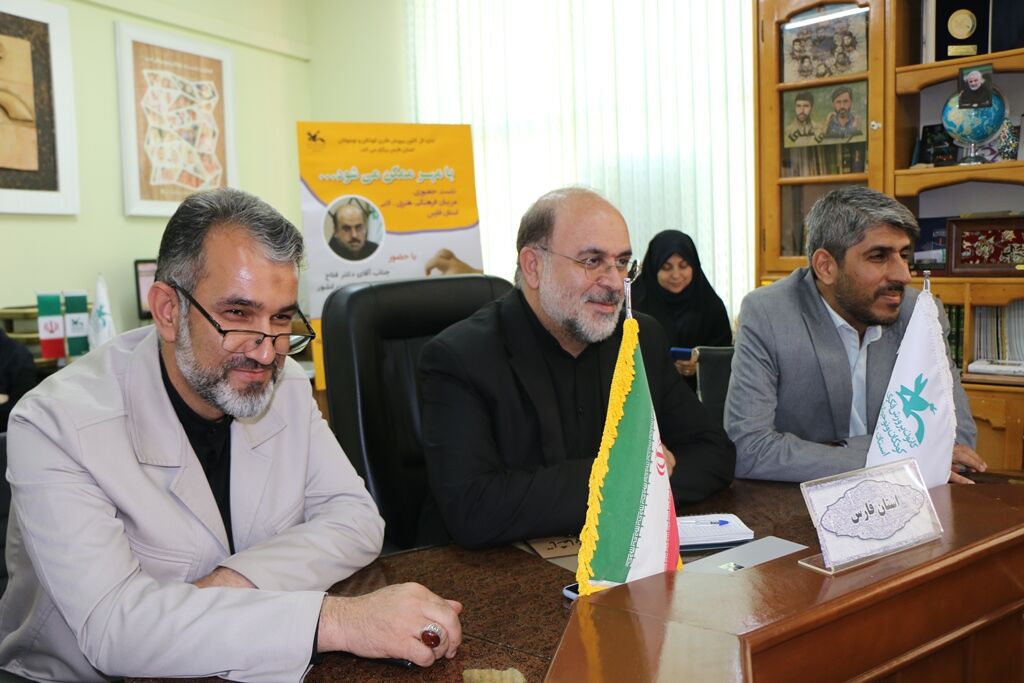 دیدار معاون فرهنگی کانون با مربیان کانون فارس فعالیتهای کانون با توجه به اقتضائات امروز کودک و نوجوان روزآمد شود