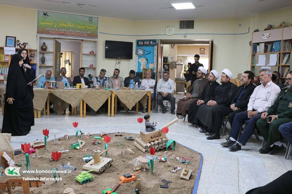 گشایش نمایشگاه «شهید؛ سفیر عشق» در کانون میامی/ قدردانی فرماندار از مربیان کانون برای آشنایی نسل نوپای جامعه با فرهنگ ایثار و شهادت