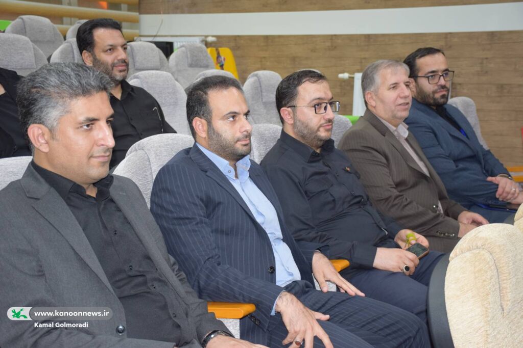 نوجوانان الشتری سرود خواندند