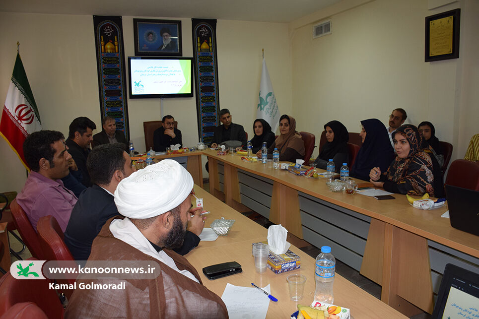 مدیرعامل کانون در نشست با فعالان فرهنگی استان لرستان پرورش کودکان آینده کشور را تضمین میکند