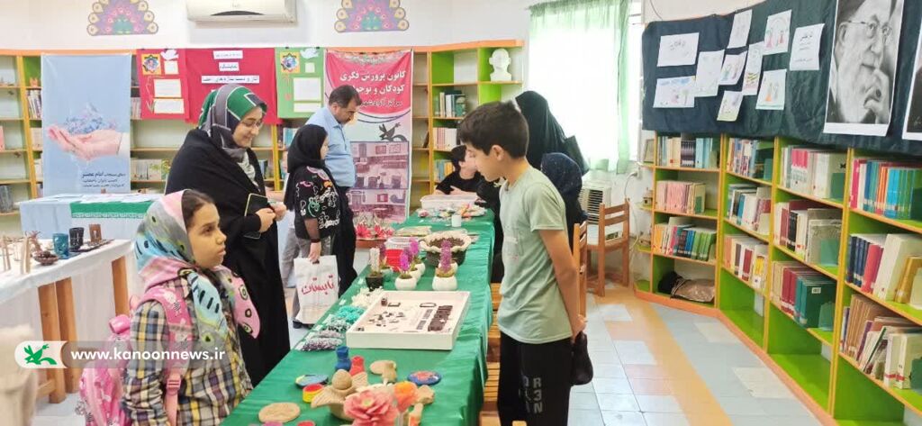 نمایشگاه آثار اعضای کانون آزادشهر در هفته دولت 