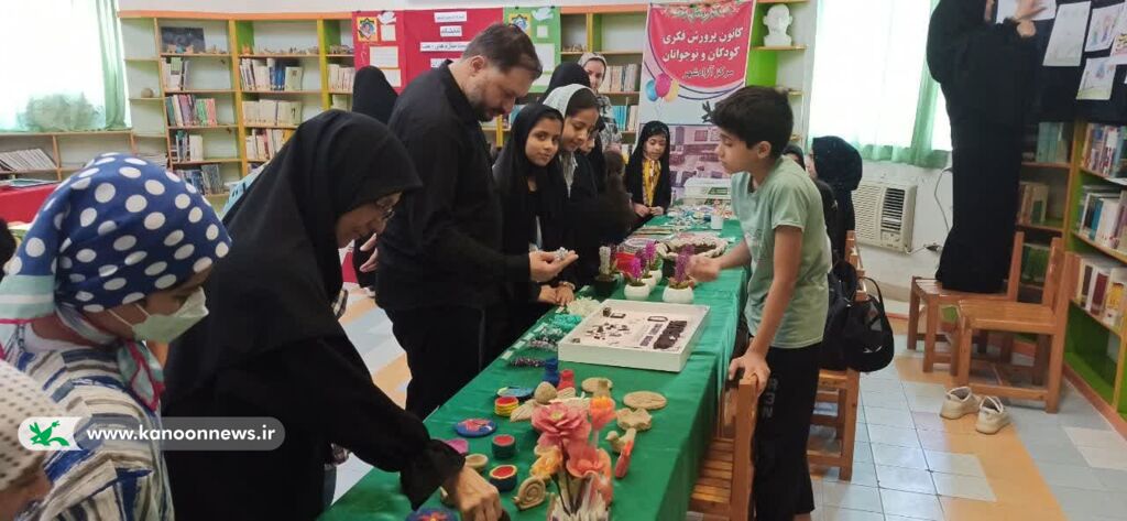 نمایشگاه آثار اعضای کانون آزادشهر در هفته دولت