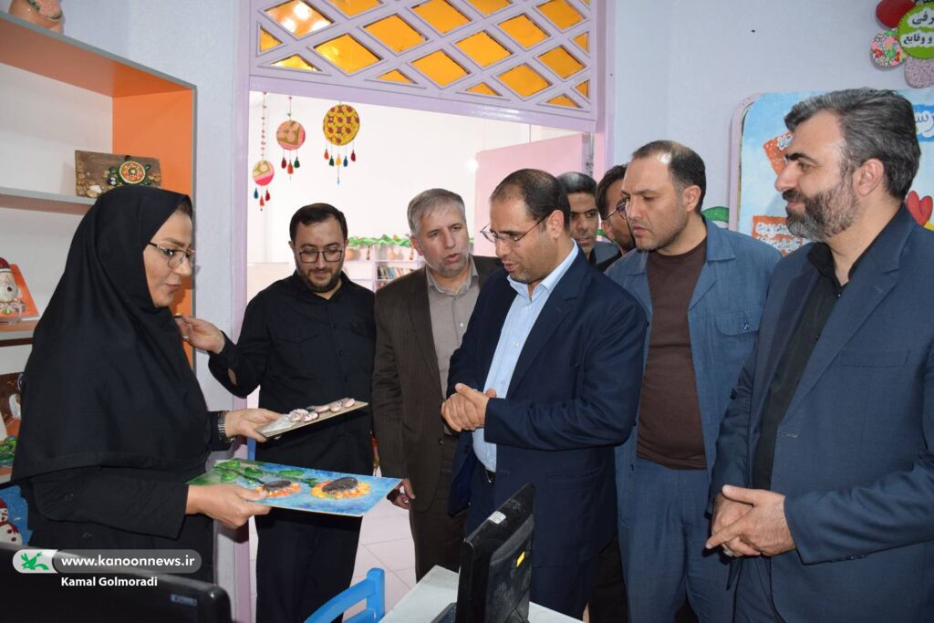  وزیر آموزش و پرورش از مرکز شماره۲کانون خرم آباد بازدید کرد