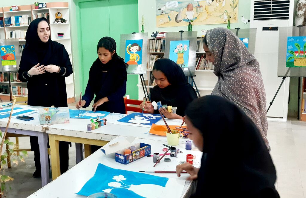 برپایی ایستگاه نهم نمایشگاه نقاشی «سفر به آبی بیکران، خلیج تا ابد فارس» در شهرستان میناب