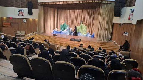 اجرای سرود نمایش  " آوای شاپرک ها " کاری از اعضای کانون استان اصفهان در سالن بصیرت شهرداری خمینی شهر