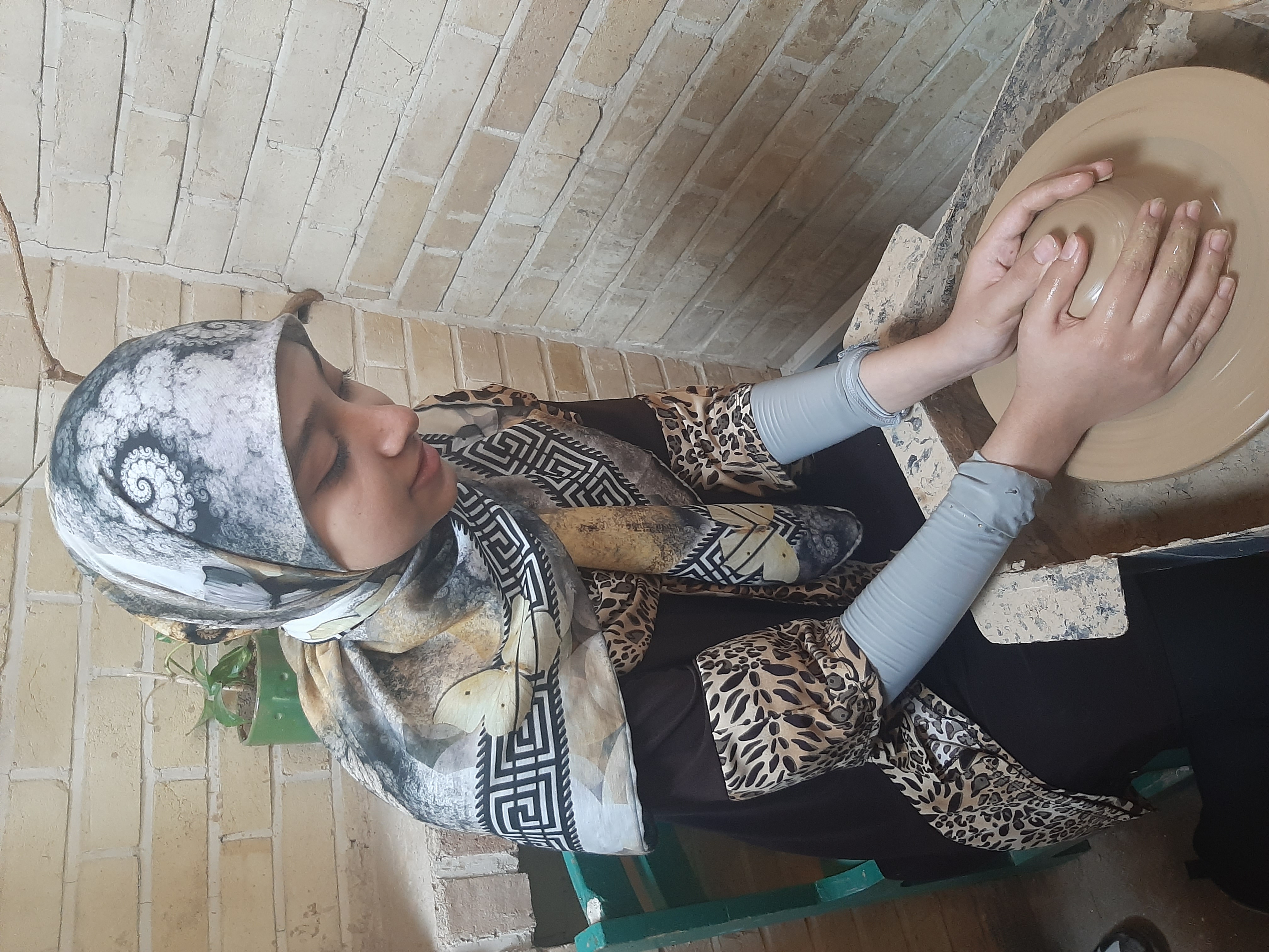 به گِلهای رنگی، زندگی بخشیدند