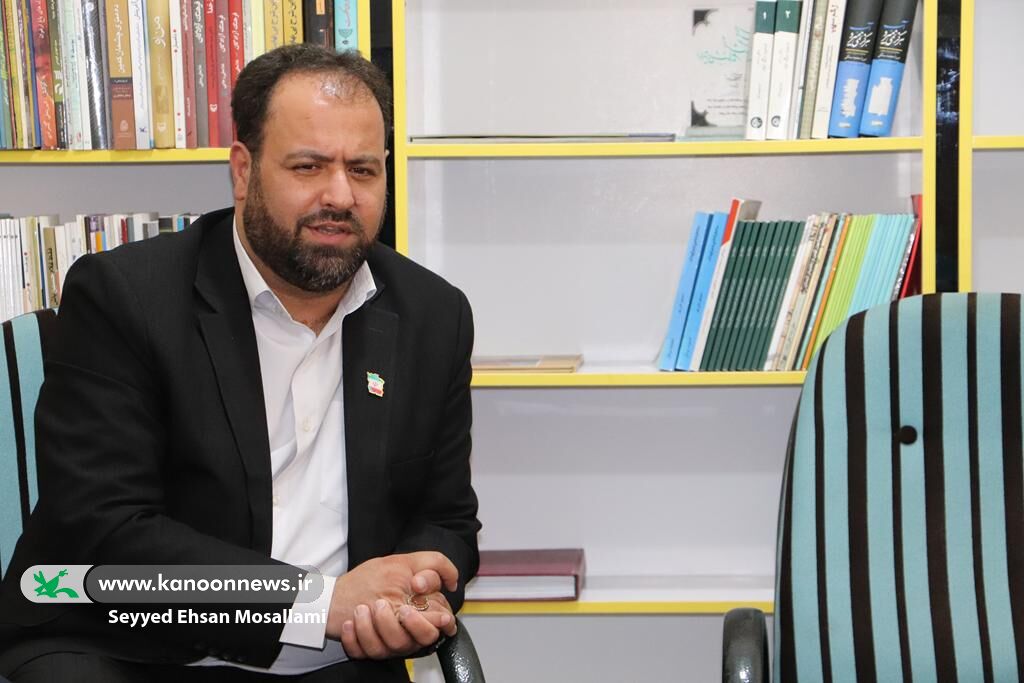 اهدای یک دستگاه ویلچر توسط «کلر ژوبرت» به عضو کانون کلاله