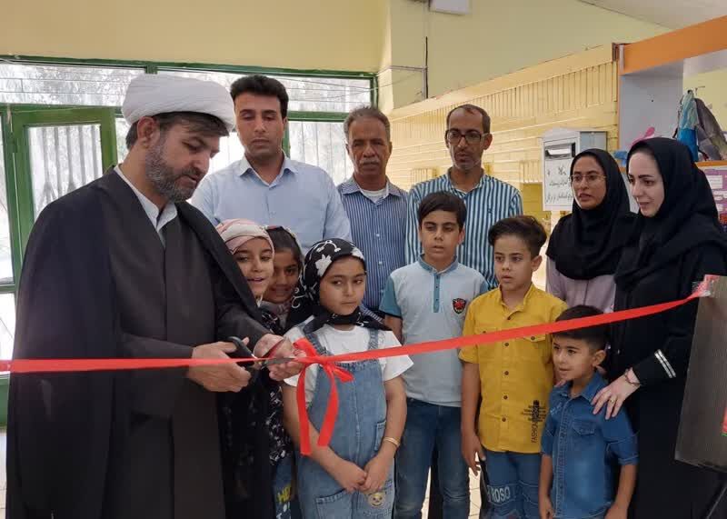 برپایی ایستگاه دهم نمایشگاه نقاشی «سفر به آبی بیکران، خلیج تا ابد فارس» در شهرستان حاجی آباد