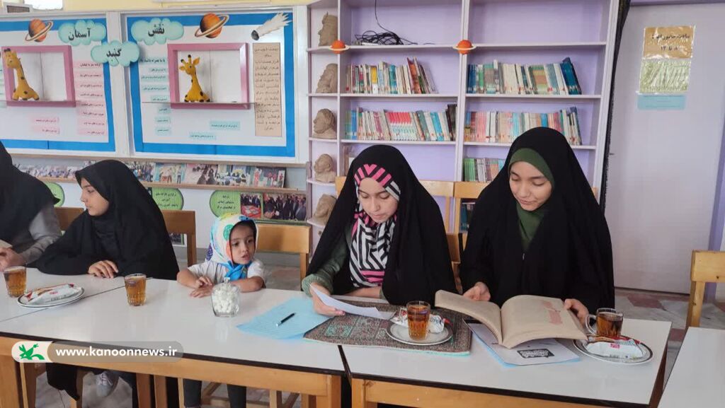 معرفی و بلند خوانی کتابهای تشنه لبان و چهل روز عاشقانه در کانون پرورش فکری شماره دو بیرجند