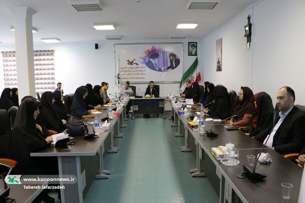 گردهمآیی مسئولان مراکز و بزرگداشت روز کارمند در کانون سمنان